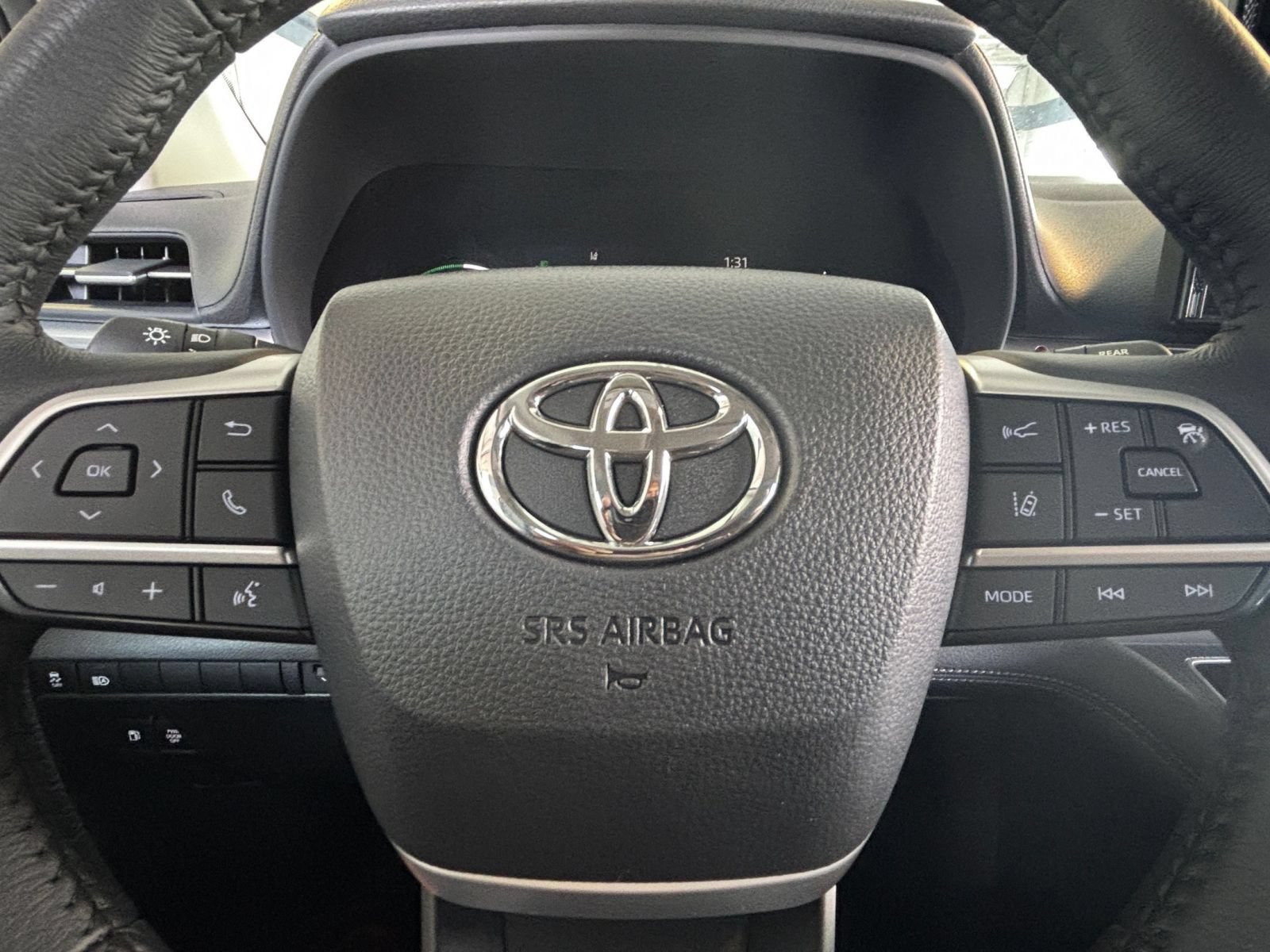Used 2025 Toyota Sienna XLE FWD image 28