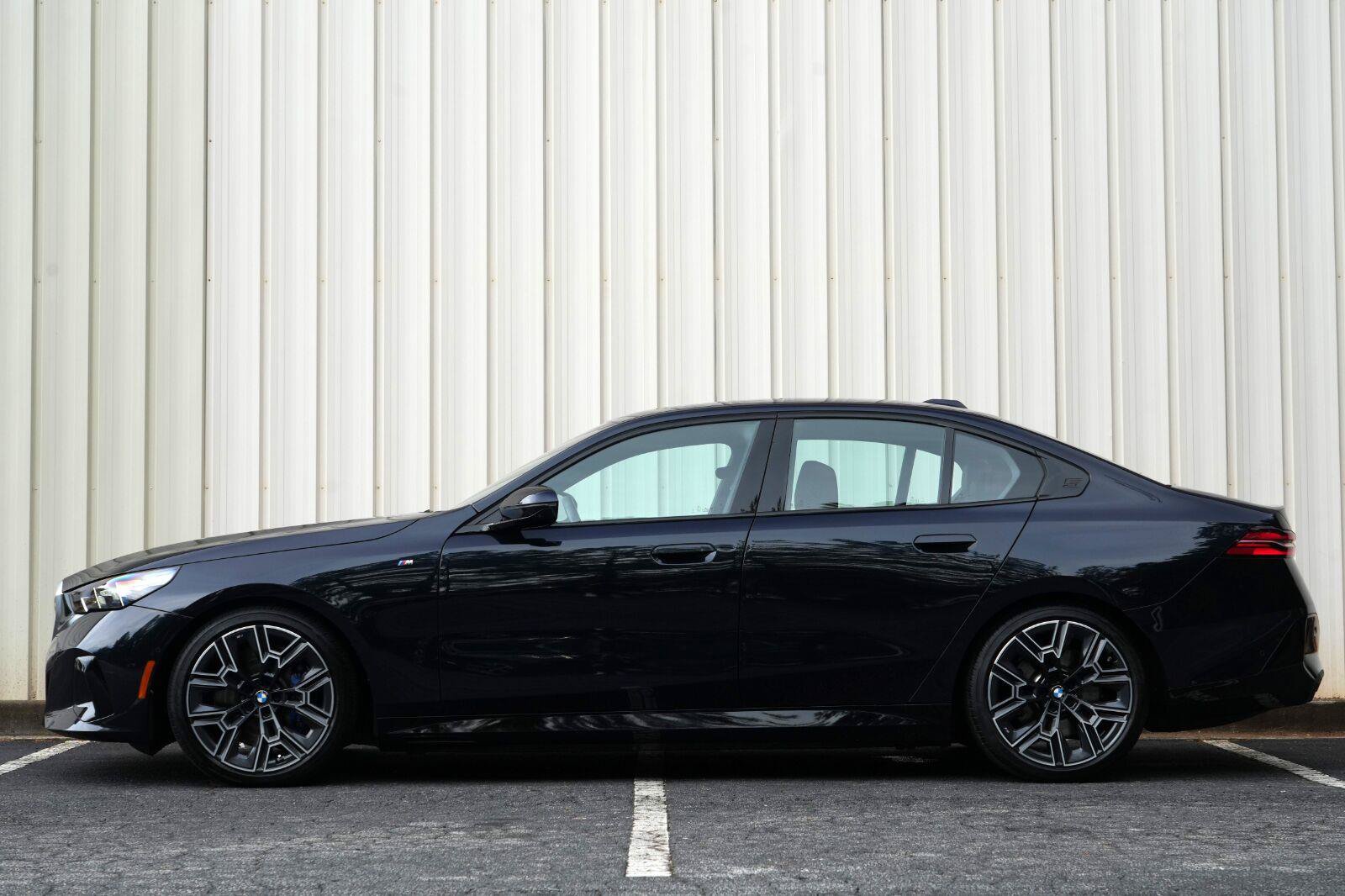 Used 2025 BMW i5 xDrive40 w/ M Sport Package AWD/4WD image 8