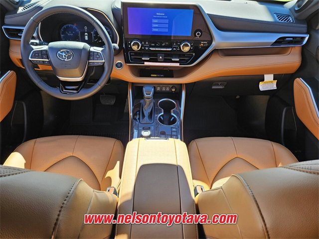 New 2026 Toyota Highlander Platinum image 8