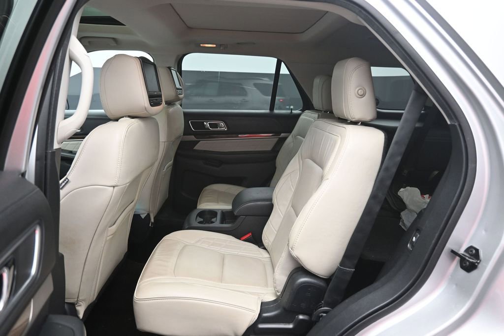 Used 2017 Ford Explorer Platinum AWD/4WD image 7