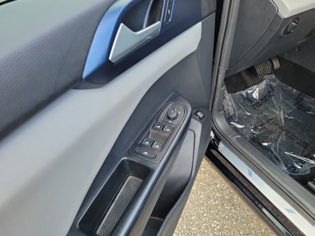 Used 2023 Volkswagen Taos SE w/ Panoramic Sunroof Package FWD image 15