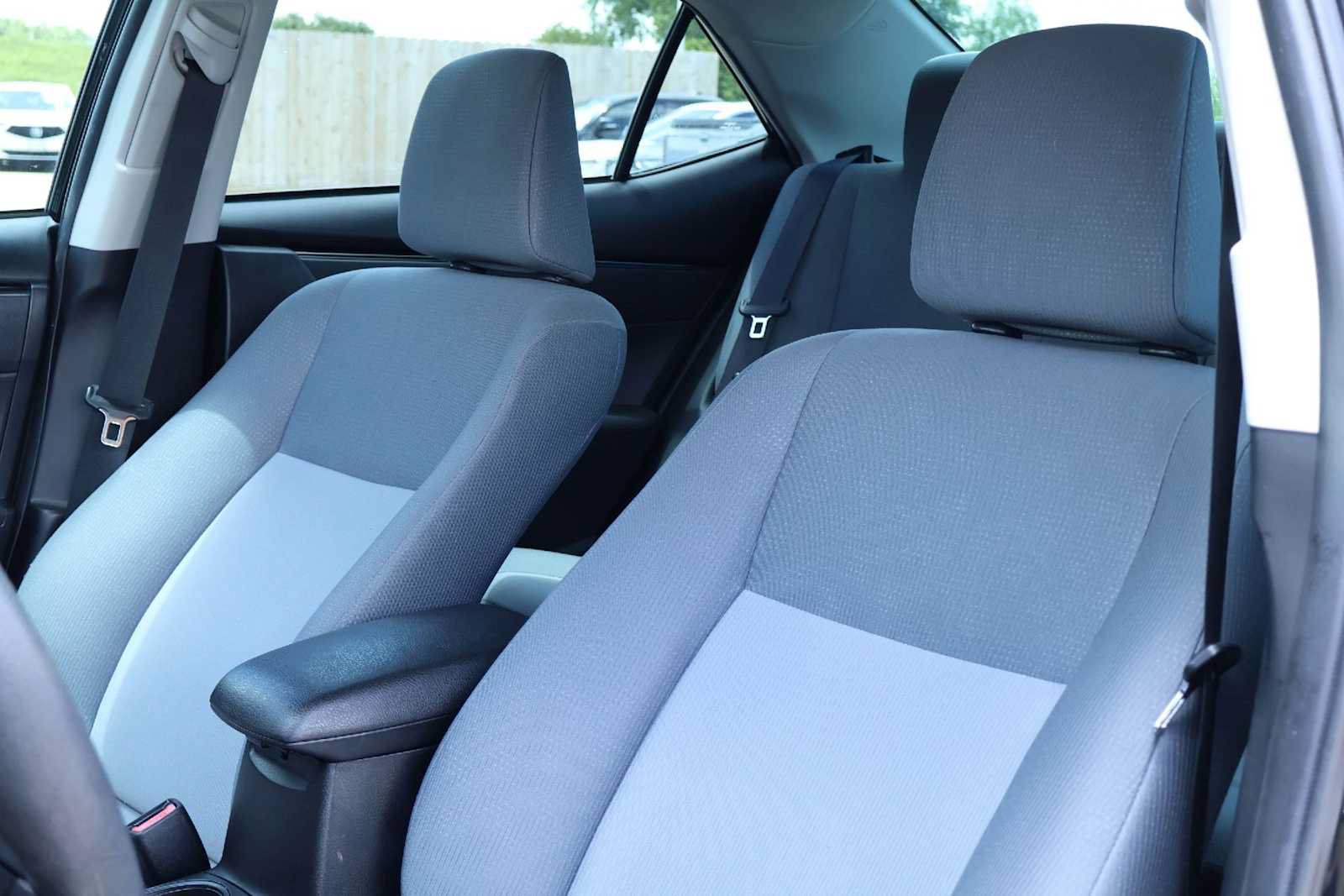 Used 2018 Toyota Corolla L FWD image 11