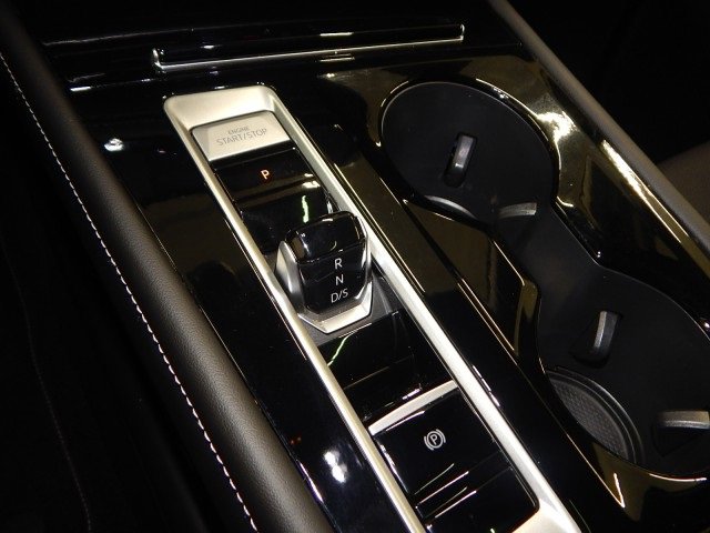 Used 2024 Volkswagen Atlas Cross Sport SE image 24