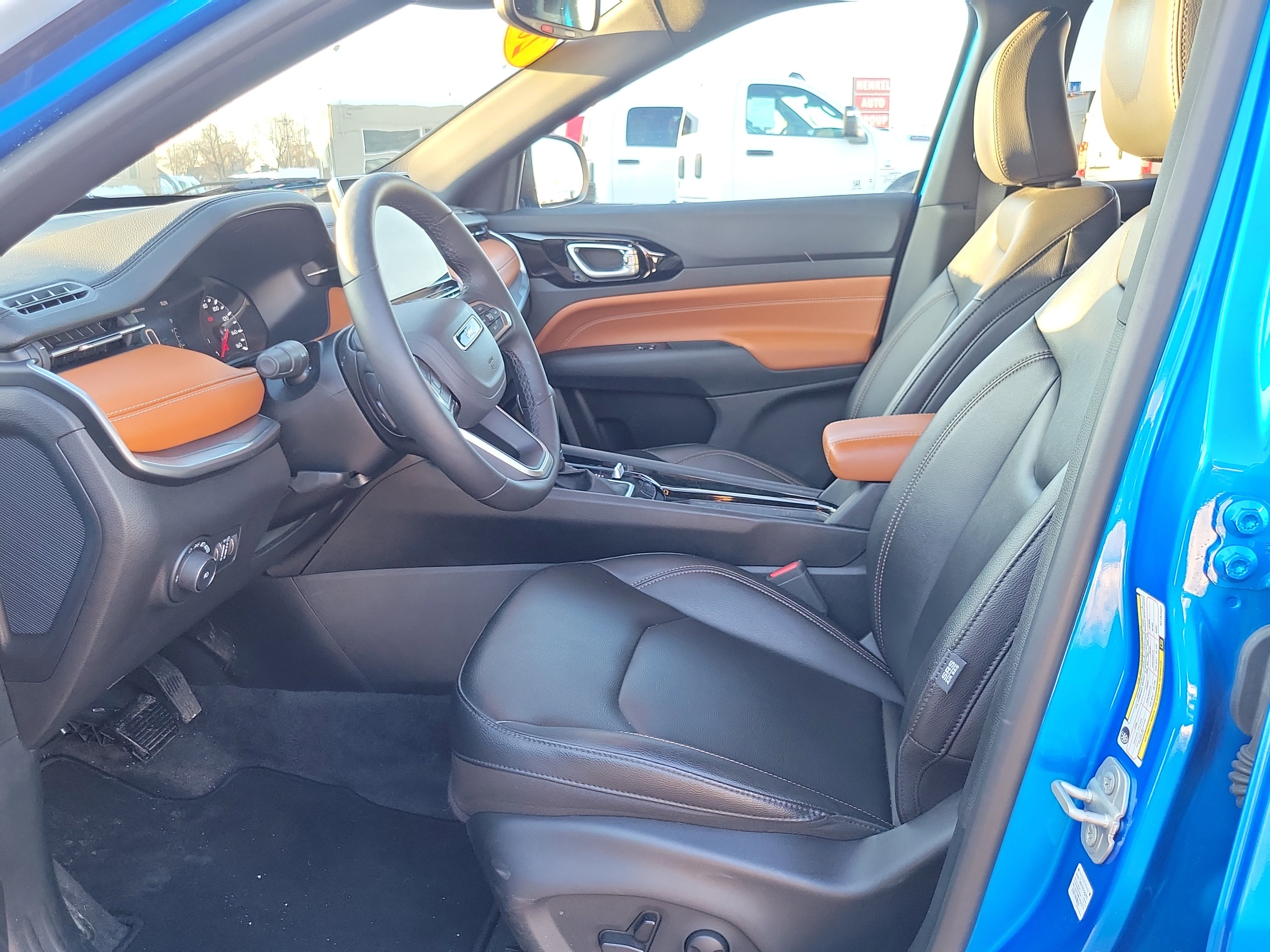 Used 2024 Jeep Compass Limited image 8