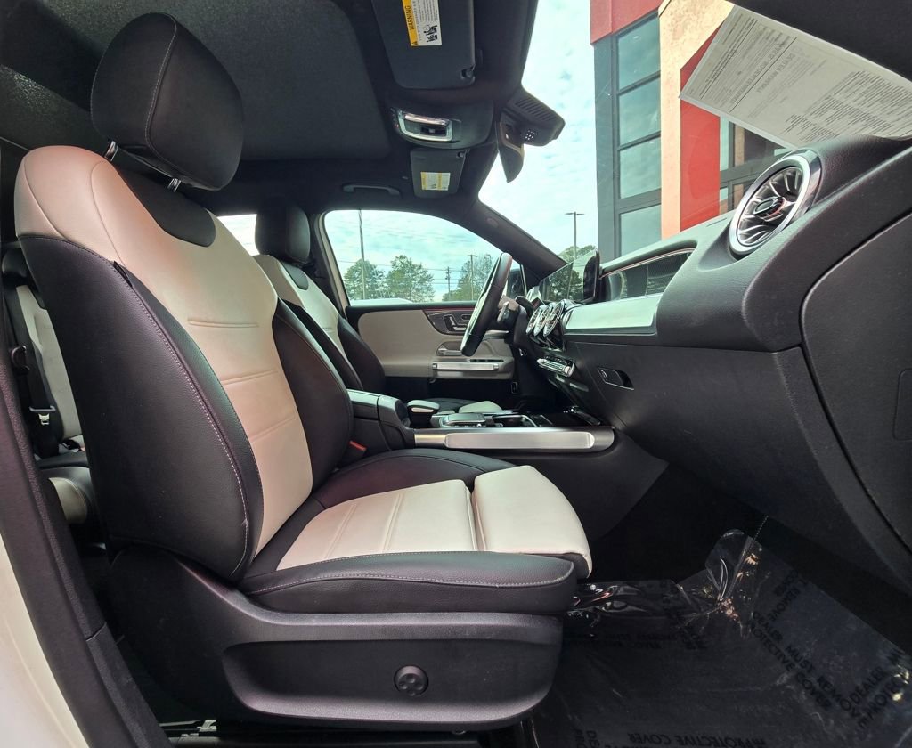Used 2023 Mercedes-Benz GLB 250 image 24