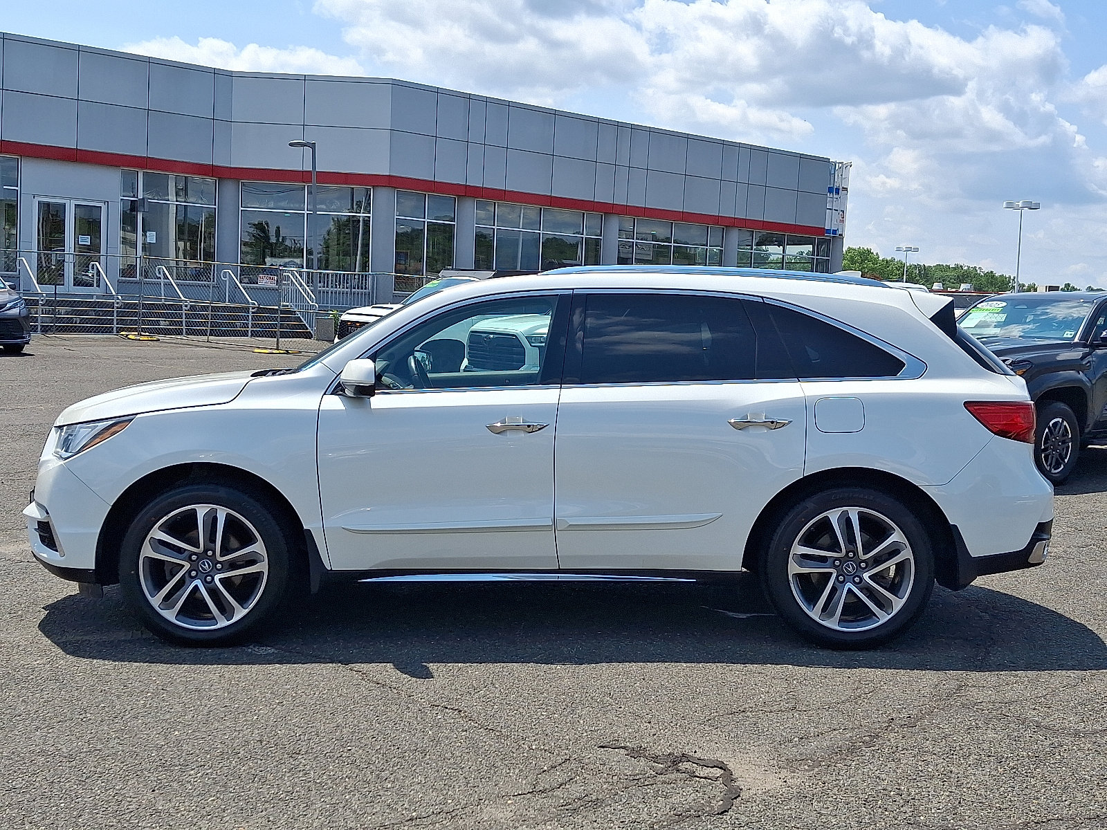 Used 2018 Acura MDX SH-AWD w/ Advance Package image 4