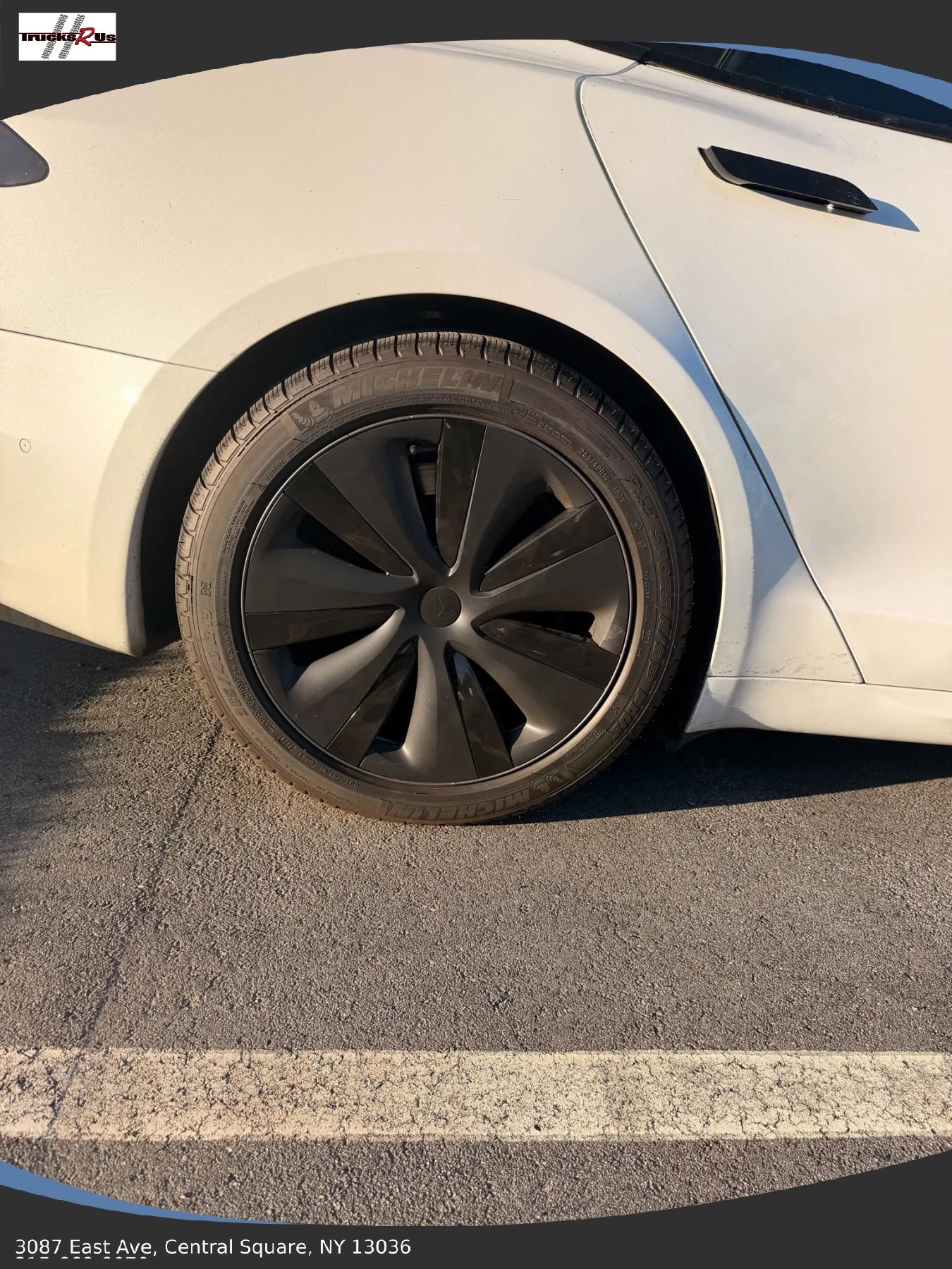 Used 2021 Tesla Model S Plaid image 9