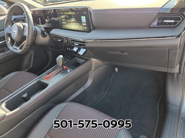 Used 2025 Nissan Kicks SR FWD image 17