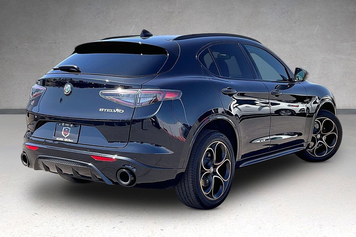 Used 2025 Alfa Romeo Stelvio Sprint AWD/4WD image 29