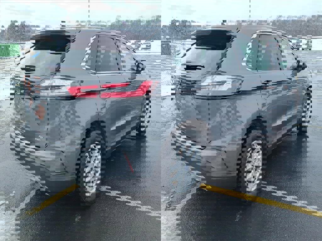 Used 2021 Ford Edge SEL w/ Convenience Package image 5