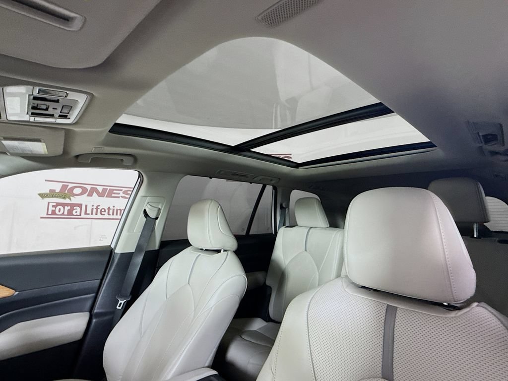 Used 2024 Toyota Grand Highlander AWD image 11