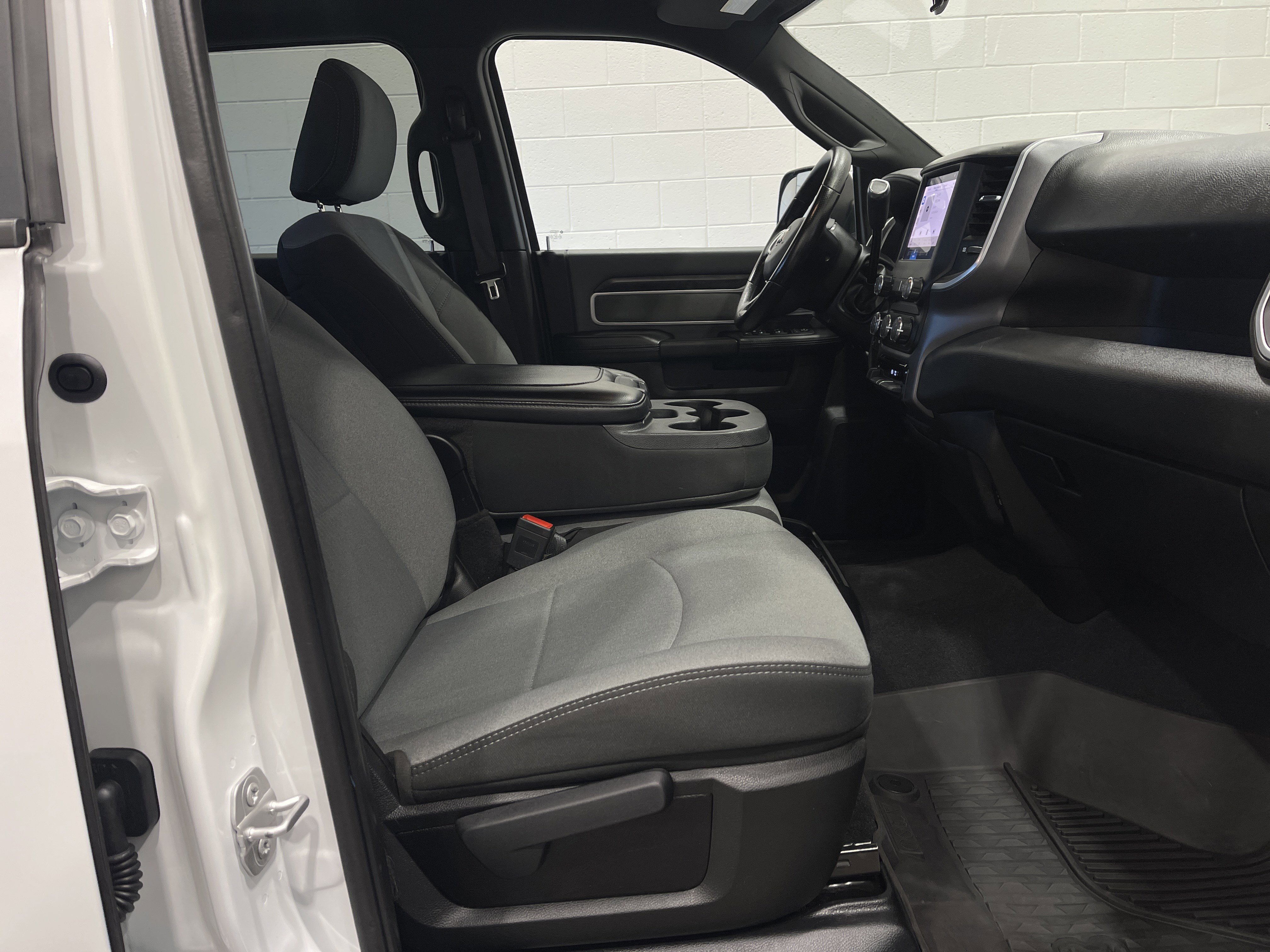 Used 2022 RAM 2500 Big Horn w/ Cold Weather Group image 31