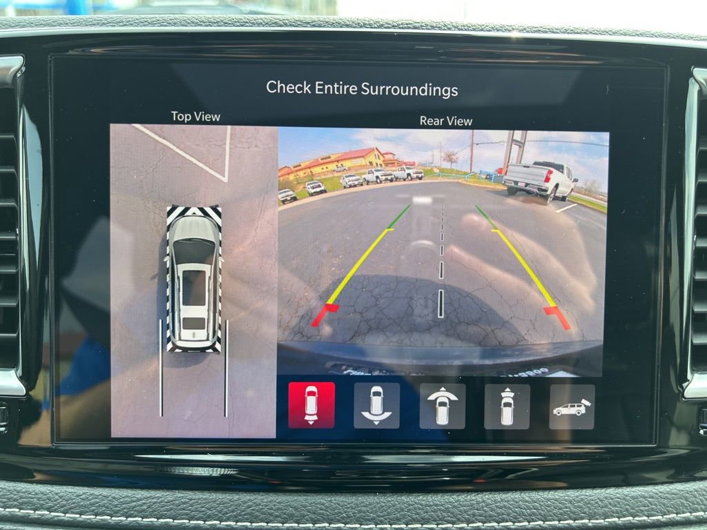 Used 2024 Chrysler Pacifica Premium FWD image 31