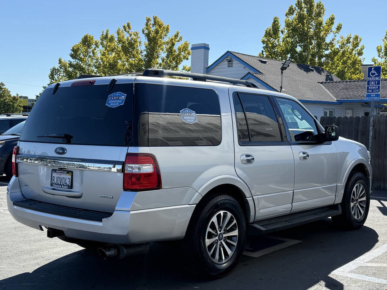 Used 2017 Ford Expedition XLT image 6