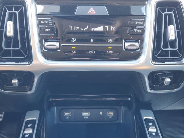Certified 2023 Kia Sorento SX image 18