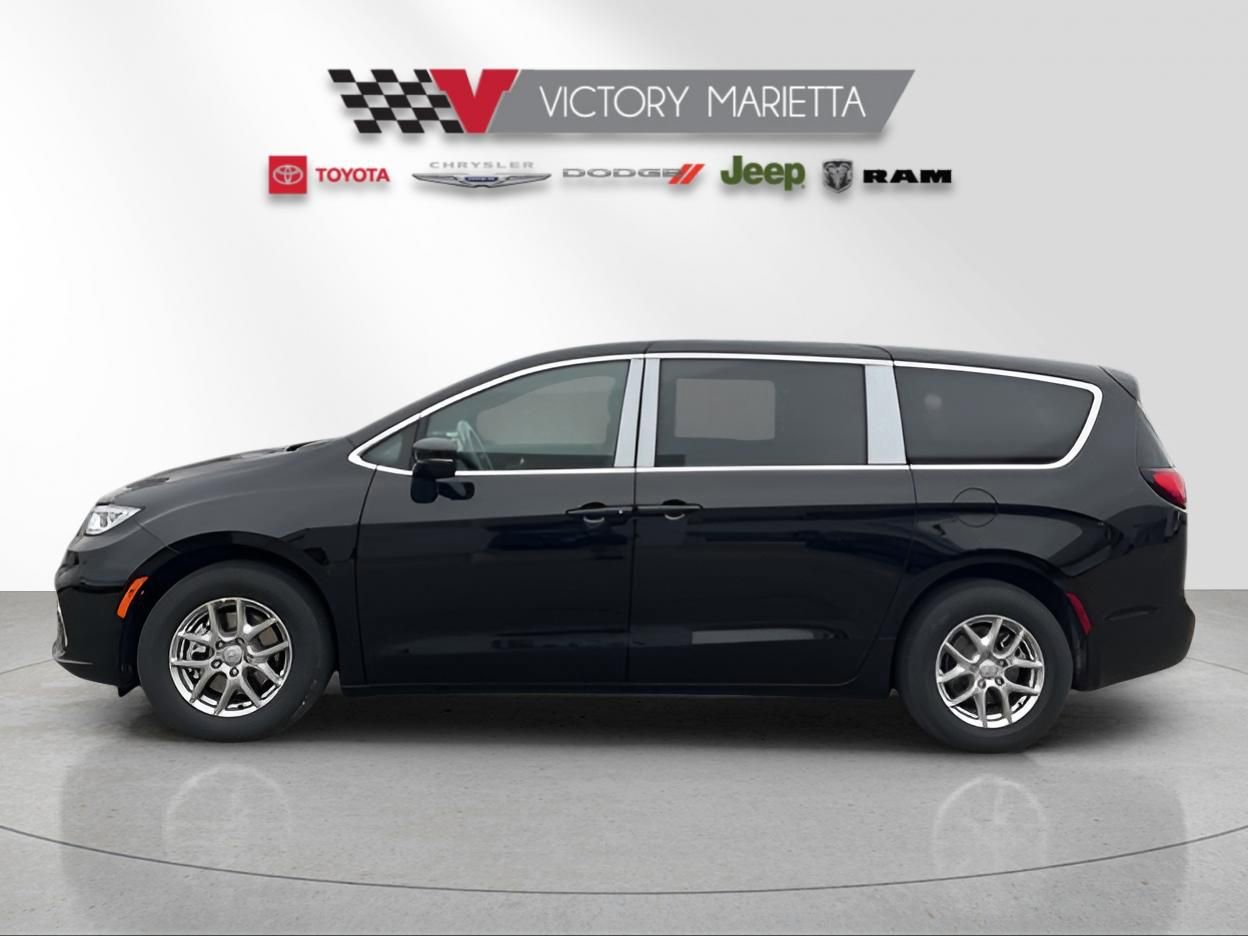 New 2026 Chrysler Pacifica Select