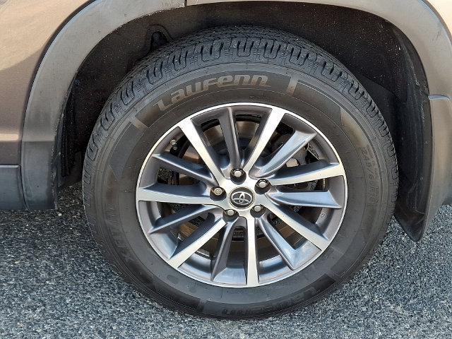 Used 2019 Toyota Highlander XLE AWD/4WD image 5