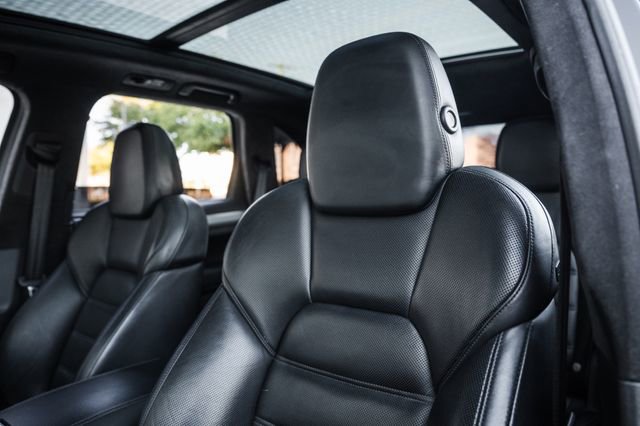 Used 2013 Porsche Cayenne Turbo image 28