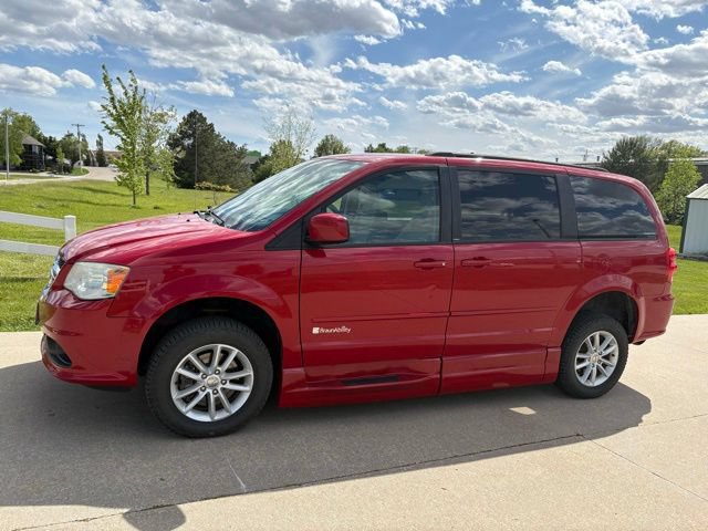 Used 2014 Dodge Grand Caravan SXT FWD image 1