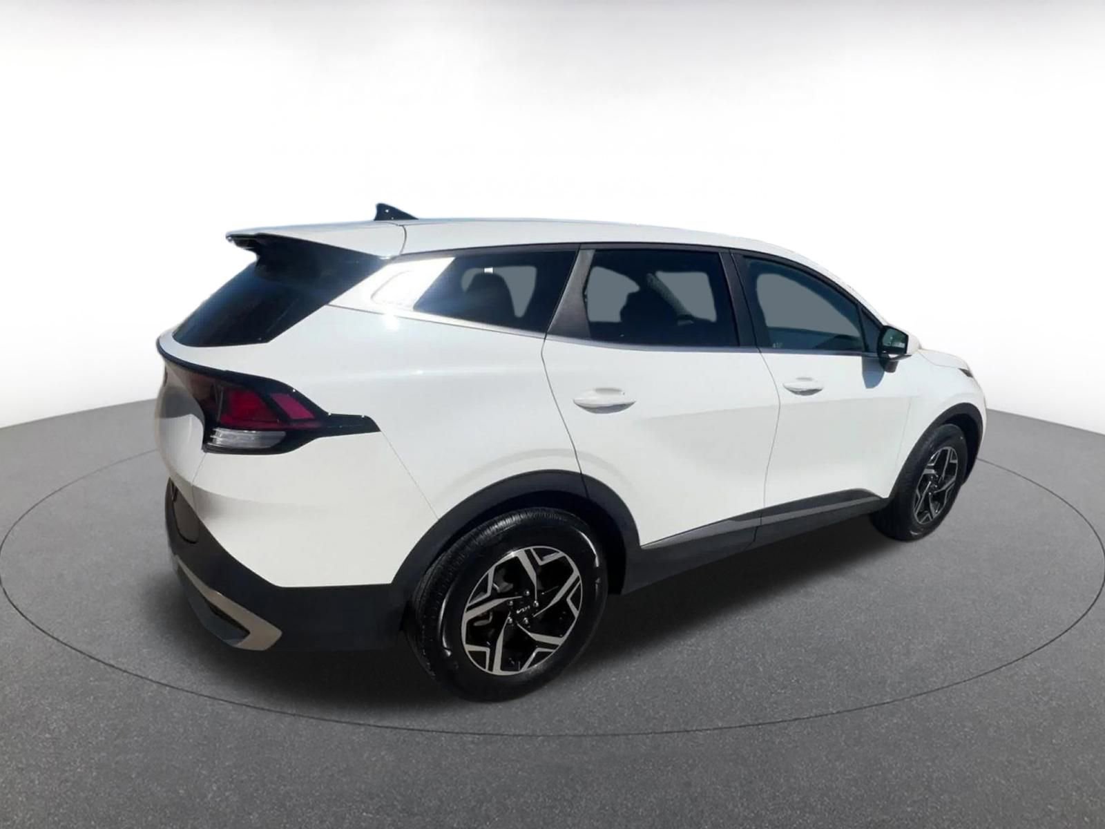 Used 2025 Kia Sportage LX image 15