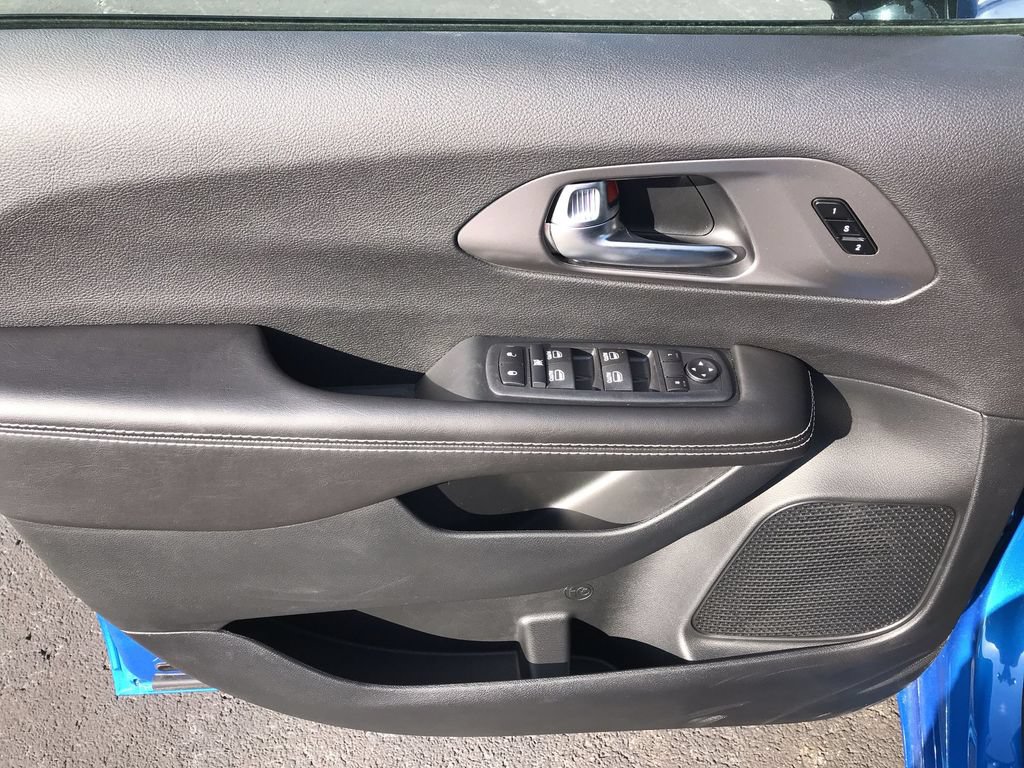 New 2026 Chrysler Pacifica Select FWD image 13
