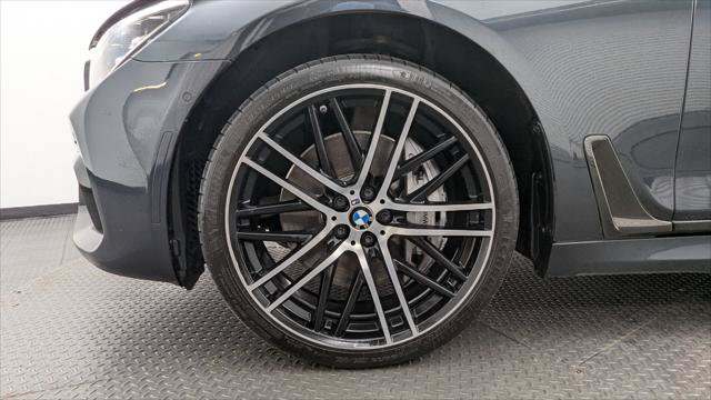 Used 2019 BMW 750i w/ Executive Package RWD image 31