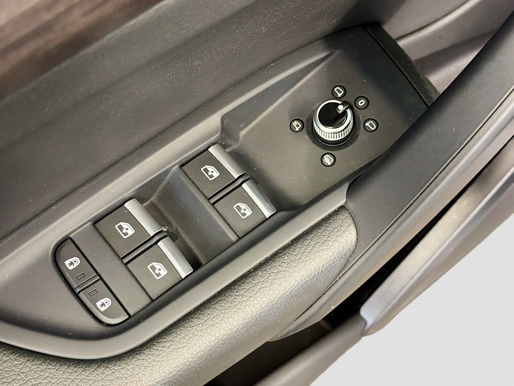 Used 2023 Audi Q5 2.0T Premium w/ Convenience Package image 16