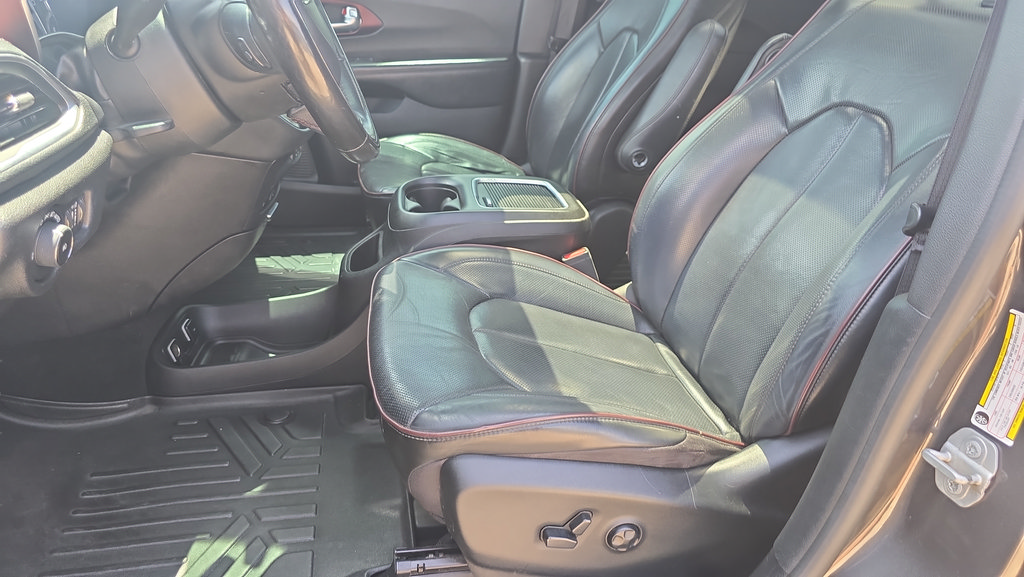 Used 2020 Chrysler Pacifica Limited FWD image 14