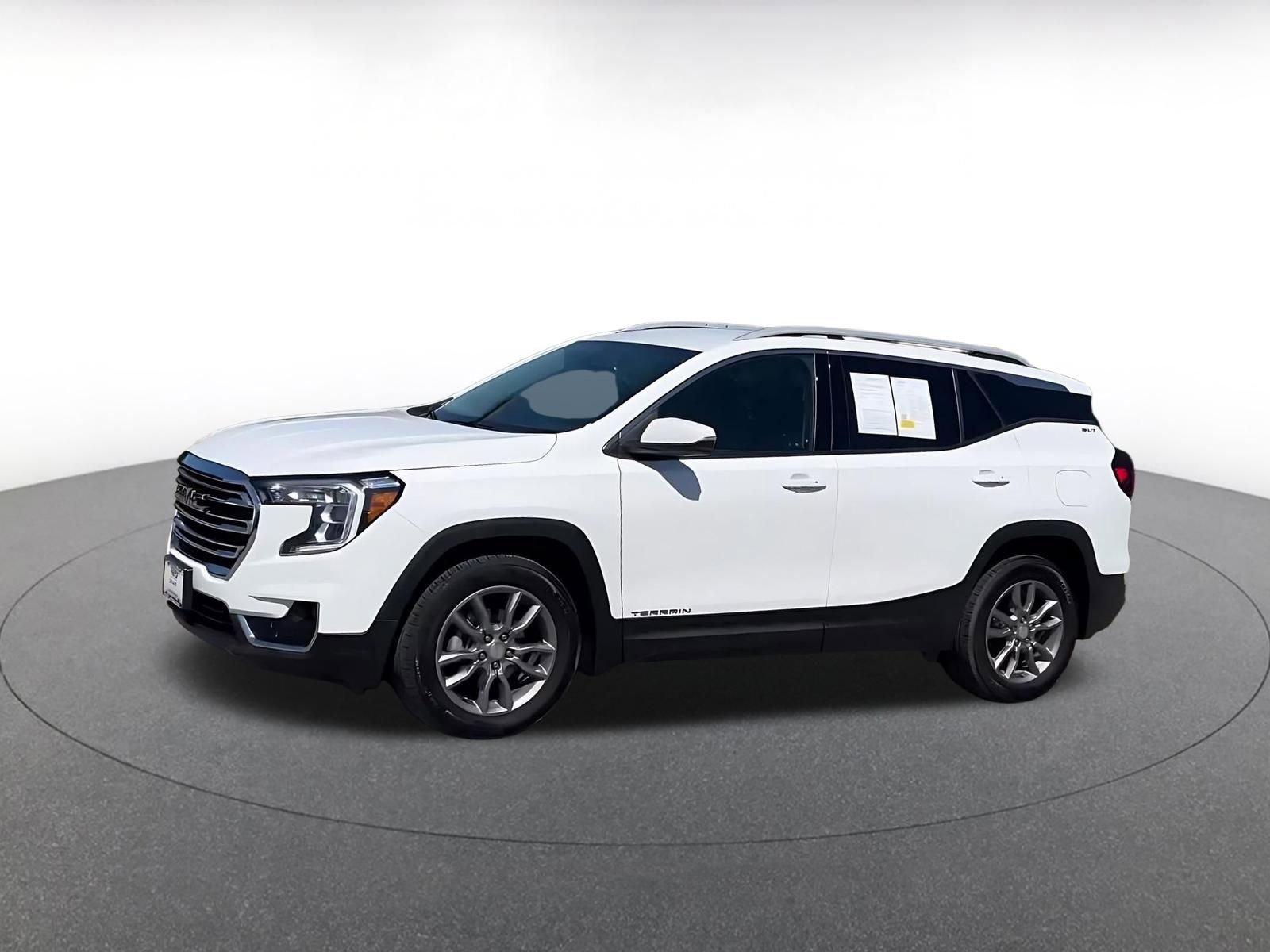 Used 2024 GMC Terrain SLT AWD/4WD image 8