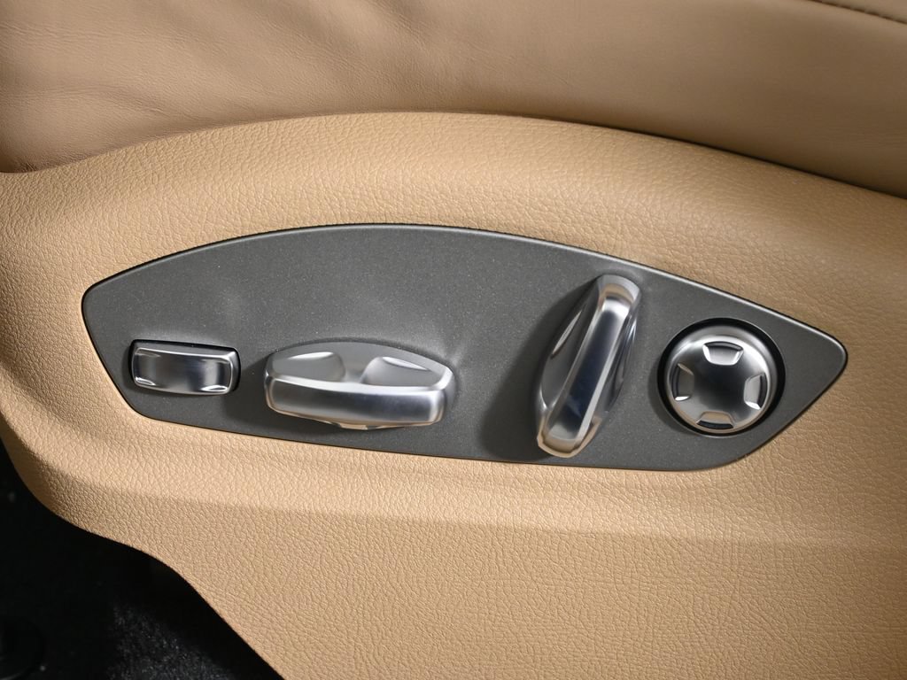 Used 2026 Porsche Macan AWD/4WD image 31