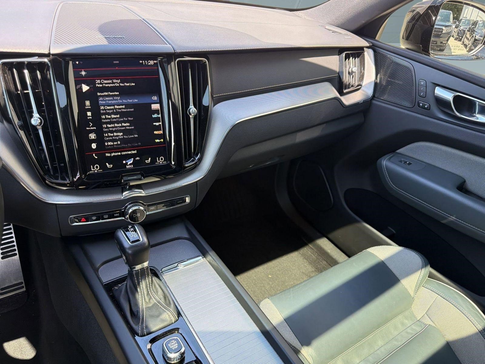 Used 2020 Volvo XC60 T5 R-Design w/ Protection Package Premier AWD/4WD image 25