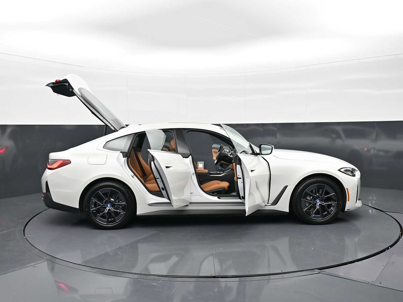 Certified 2023 BMW i4 eDrive35 RWD image 35