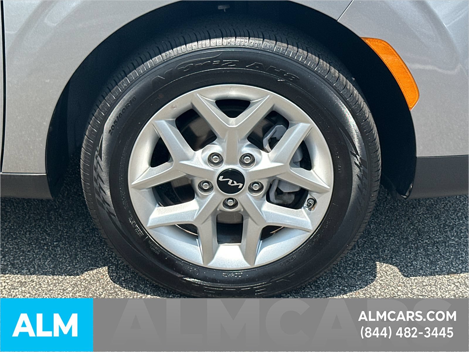 Used 2025 Kia Soul LX w/ LX Technology Package FWD image 14