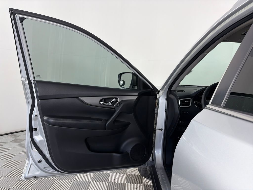 Used 2015 Nissan Rogue SV image 10