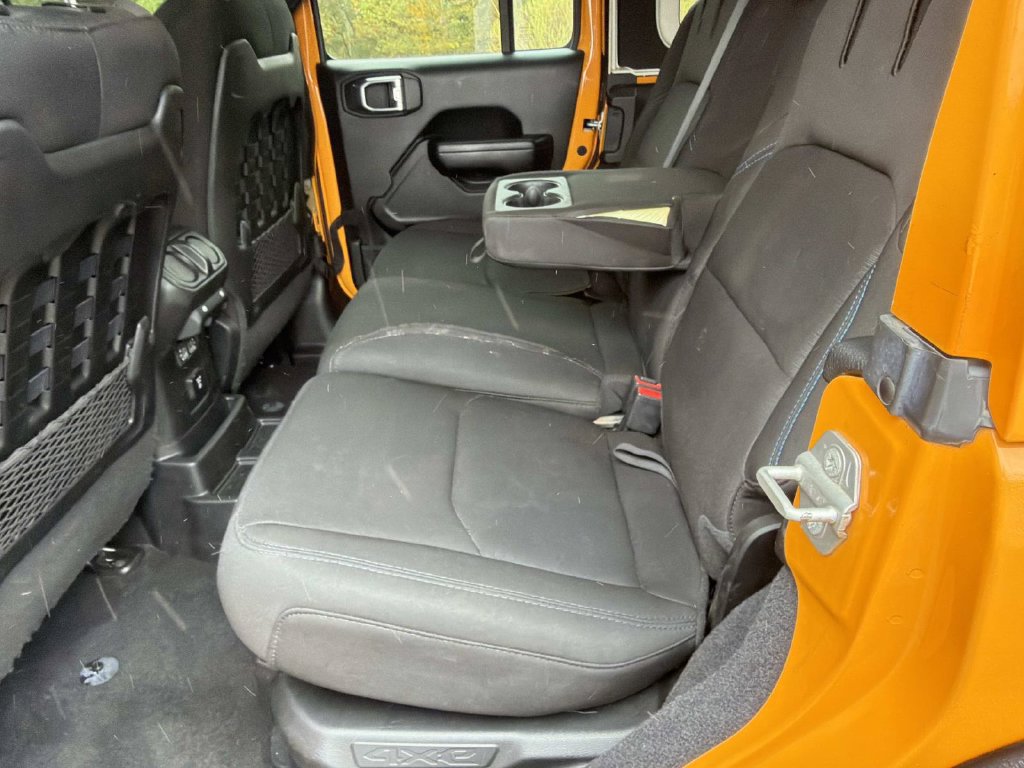 Used 2021 Jeep Wrangler Unlimited Rubicon 4xe w/ Cold Weather Group AWD/4WD image 15