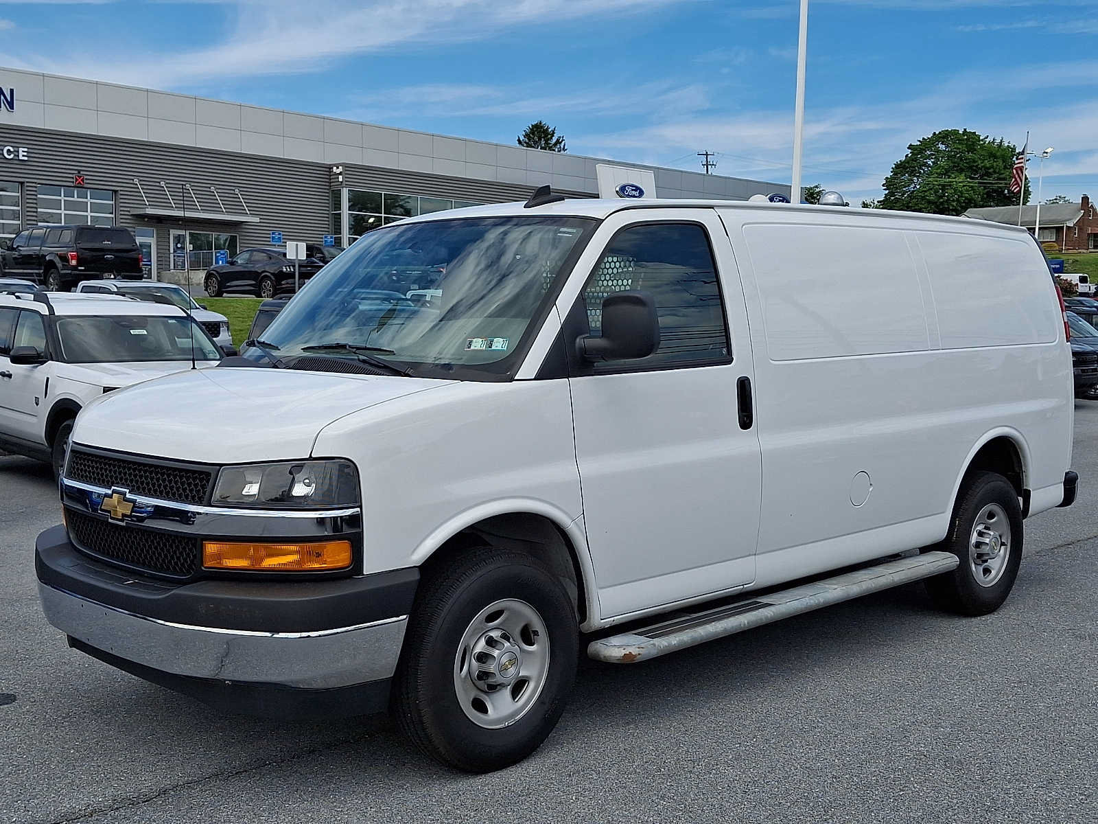 Used 2024 Chevrolet Express 2500 w/ Driver Convenience Package RWD image 3