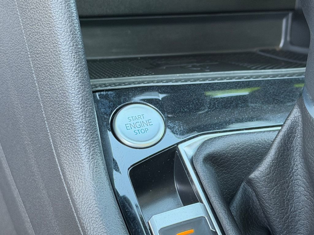 Used 2024 Volkswagen Taos SE image 17