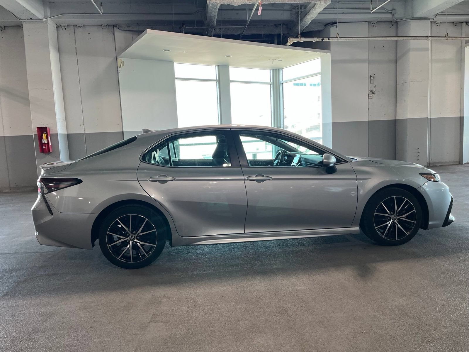 Used 2021 Toyota Camry SE FWD image 11