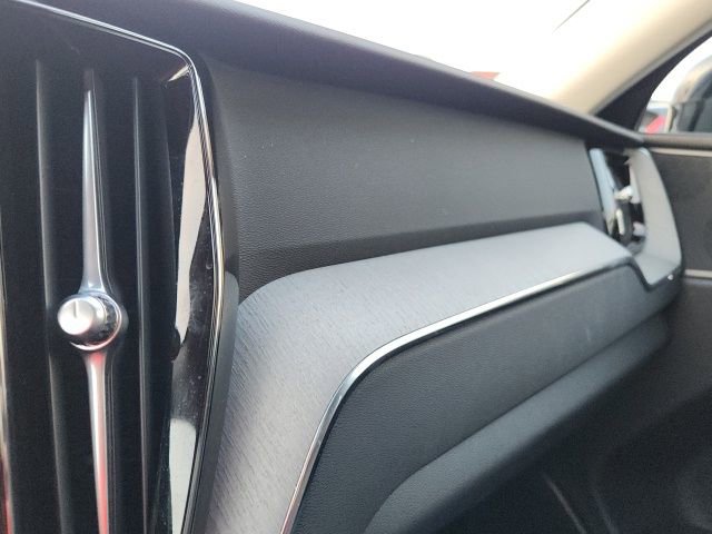 Certified 2025 Volvo XC60 B5 Plus image 19