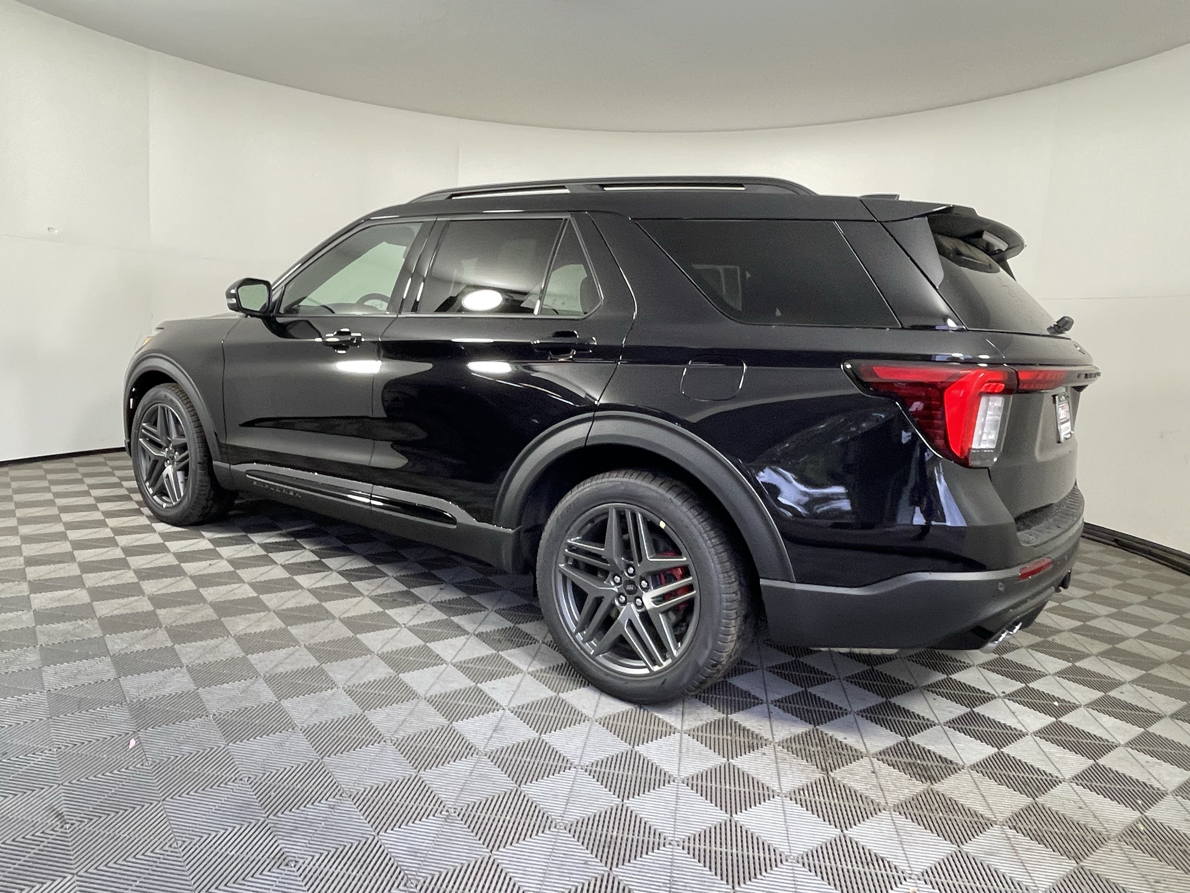 New 2026 Ford Explorer ST AWD/4WD image 3