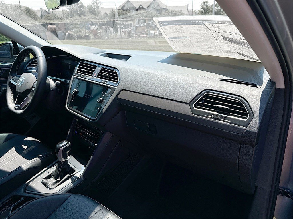 Used 2024 Volkswagen Tiguan SE FWD image 33