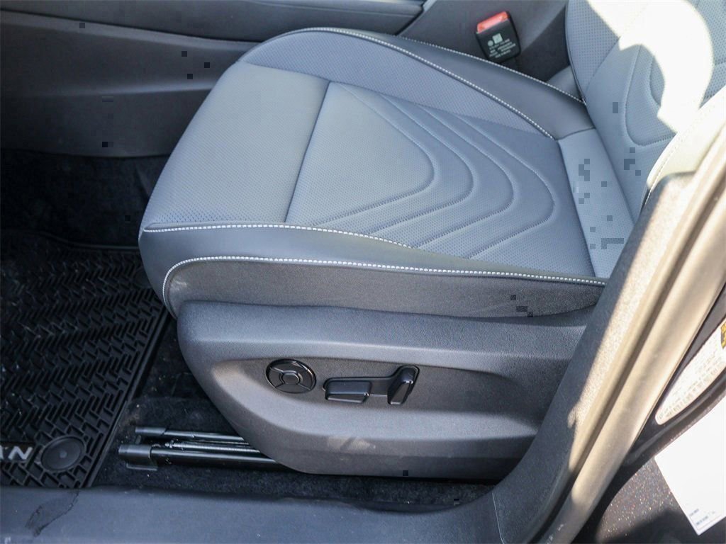 New 2026 Volkswagen Tiguan SE R-Line image 14