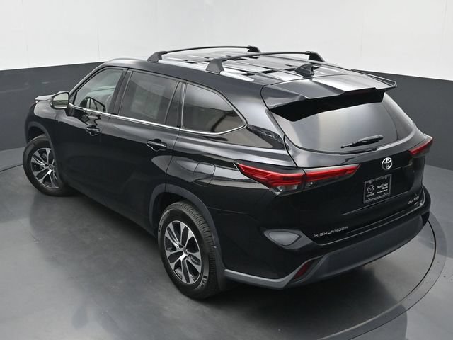 Used 2022 Toyota Highlander XLE AWD/4WD image 39