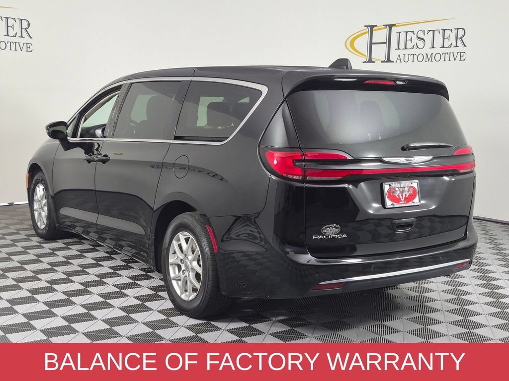 Used 2024 Chrysler Pacifica Touring-L FWD image 5