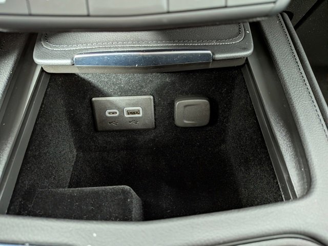 Certified 2023 Cadillac XT4 Premium Luxury w/ Cold Weather Package image 9