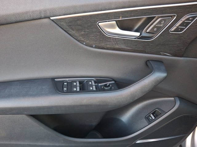 Used 2019 Audi Q8 Premium Plus w/ Premium Plus AWD/4WD image 16