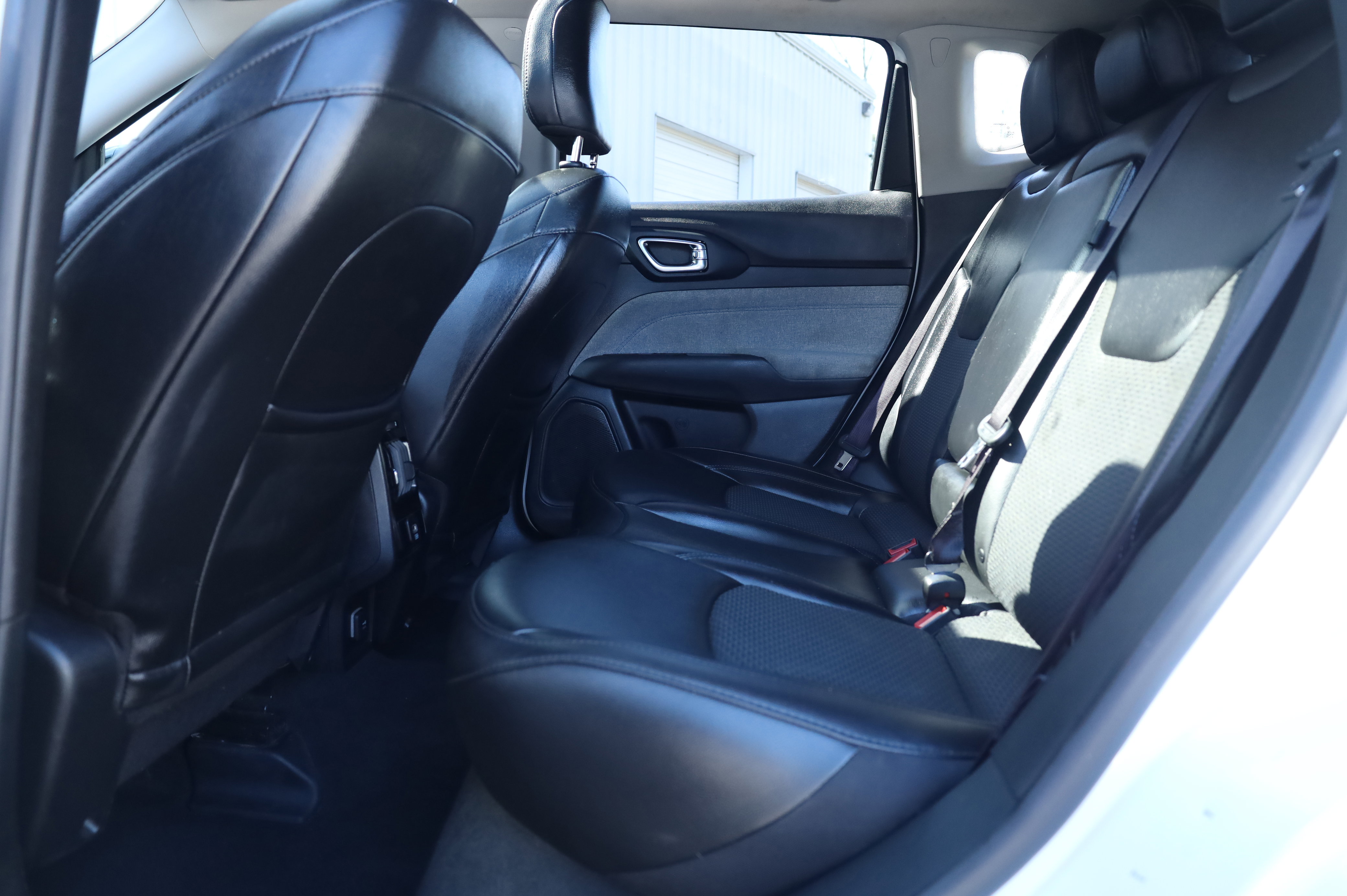 Used 2022 Jeep Compass Latitude w/ Sun and Sound Group image 16