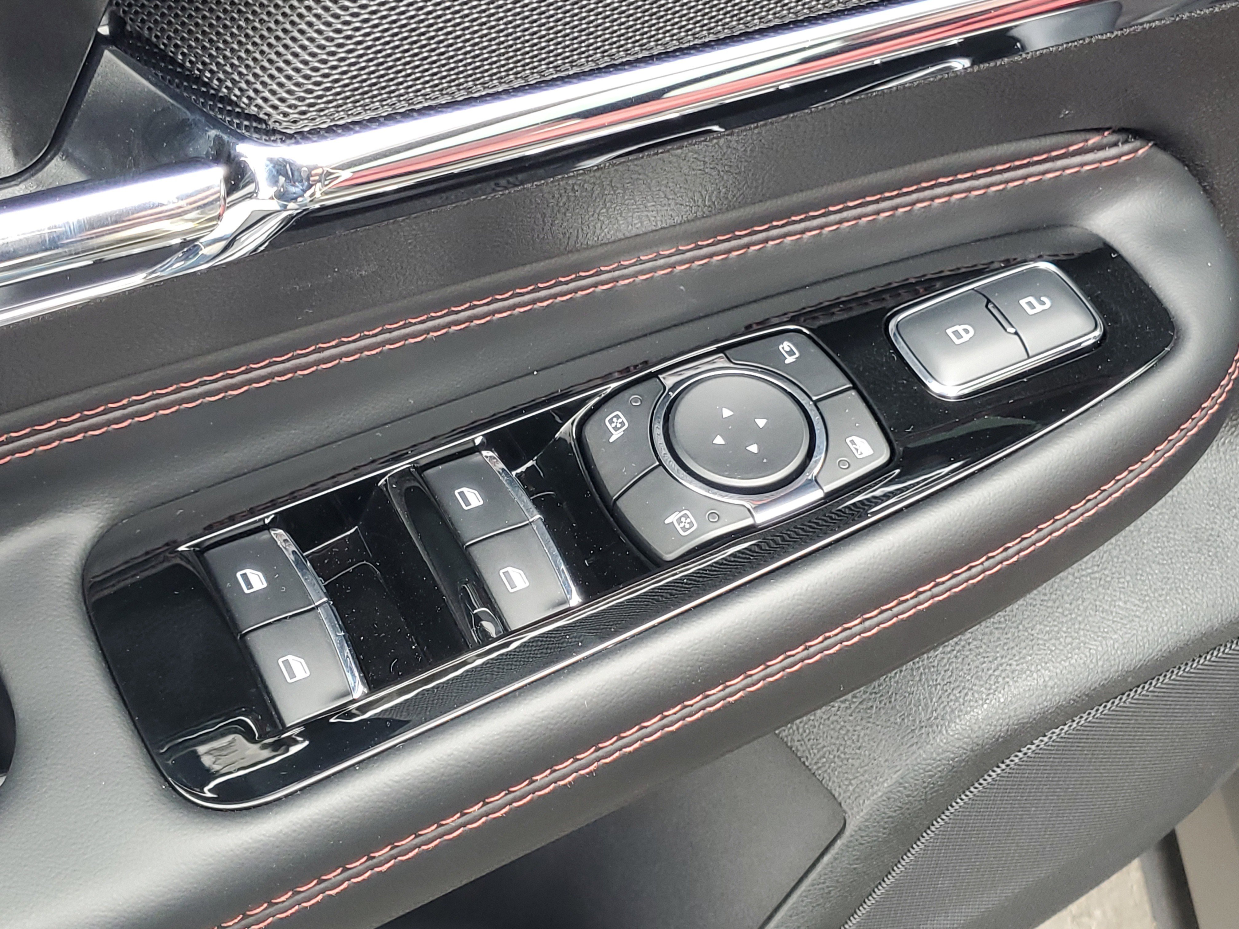 New 2025 Lincoln Corsair Reserve w/ Equipment Group 202A image 10