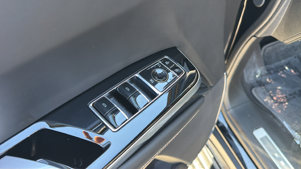 Certified 2025 Cadillac Escalade V AWD/4WD image 10