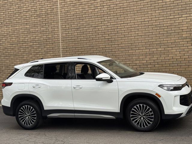 Used 2025 Volkswagen Tiguan S AWD/4WD image 5